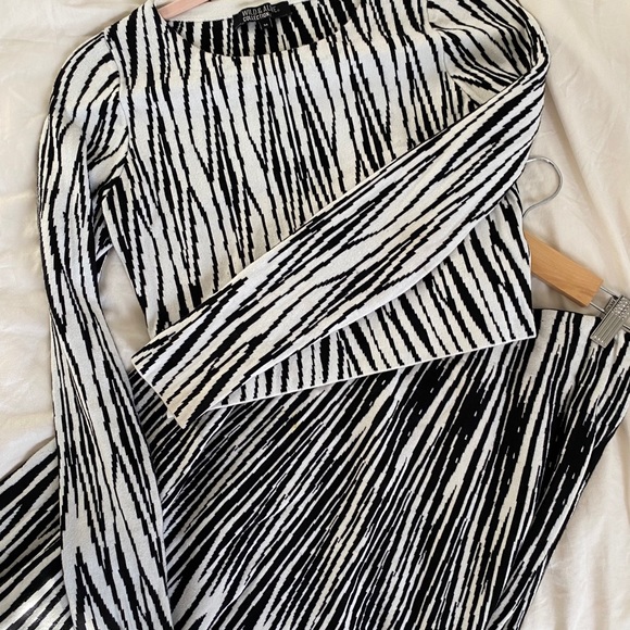 Crop top + Skirt Set ‼️ - Picture 2 of 4